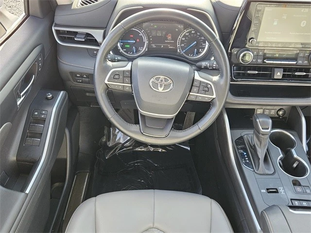 2022 Toyota Highlander - Image 12 of 21
