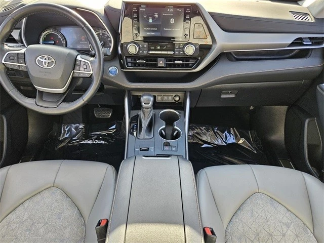 2022 Toyota Highlander - Image 13 of 21