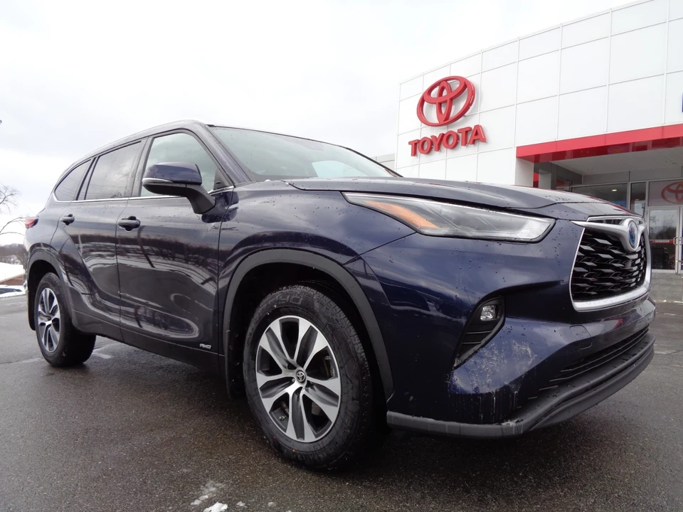 2022 Toyota Highlander - Image 2 of 21