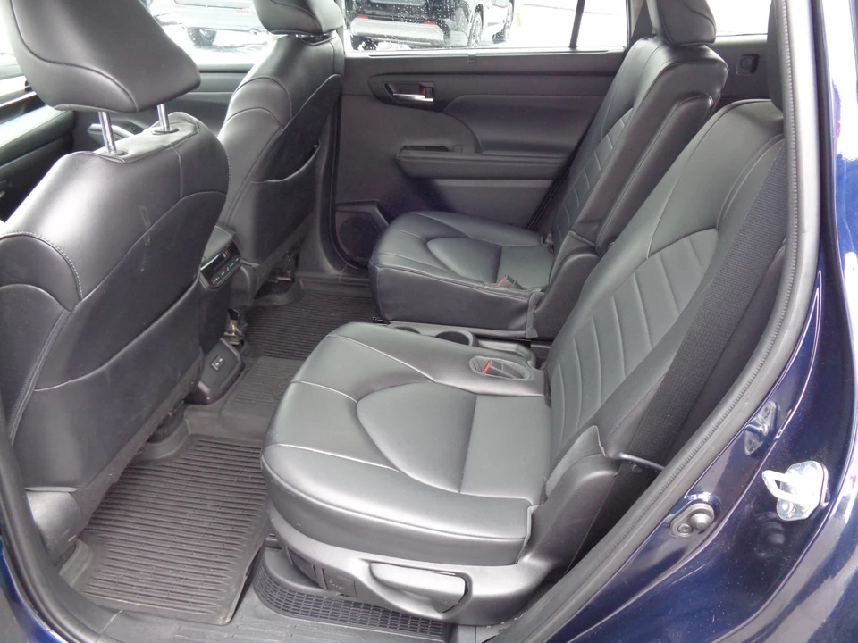 2022 Toyota Highlander - Image 18 of 21