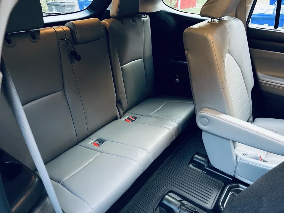 2022 Toyota Highlander - Image 10 of 11