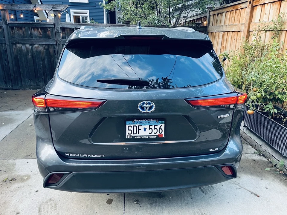 2022 Toyota Highlander - Image 3 of 11