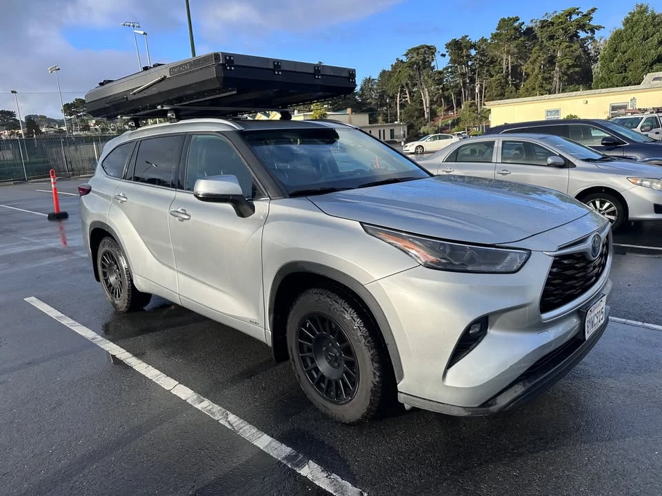 2022 Toyota Highlander - Image 2 of 9