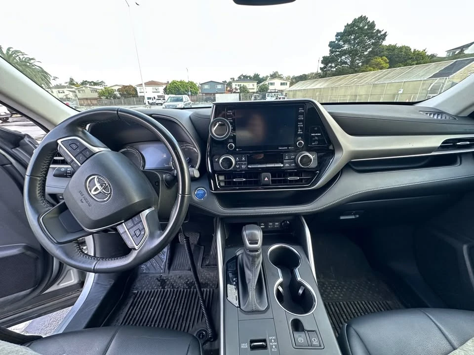 2022 Toyota Highlander - Image 6 of 9