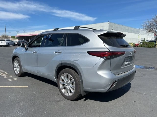 2022 Toyota Highlander - Image 3 of 15