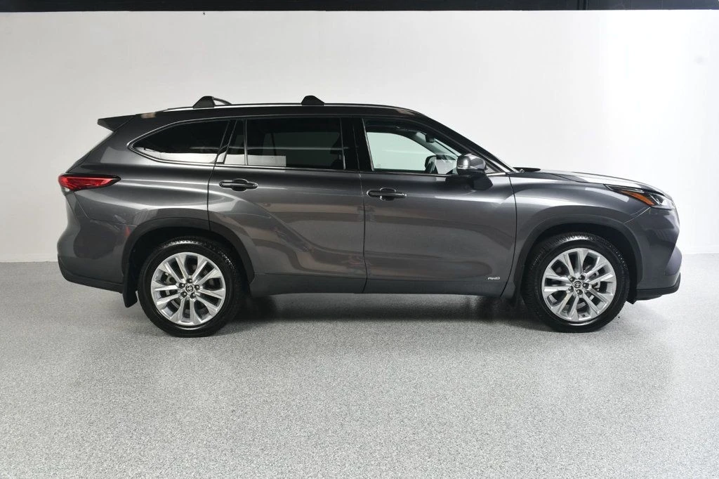 2022 Toyota Highlander - Image 3 of 12