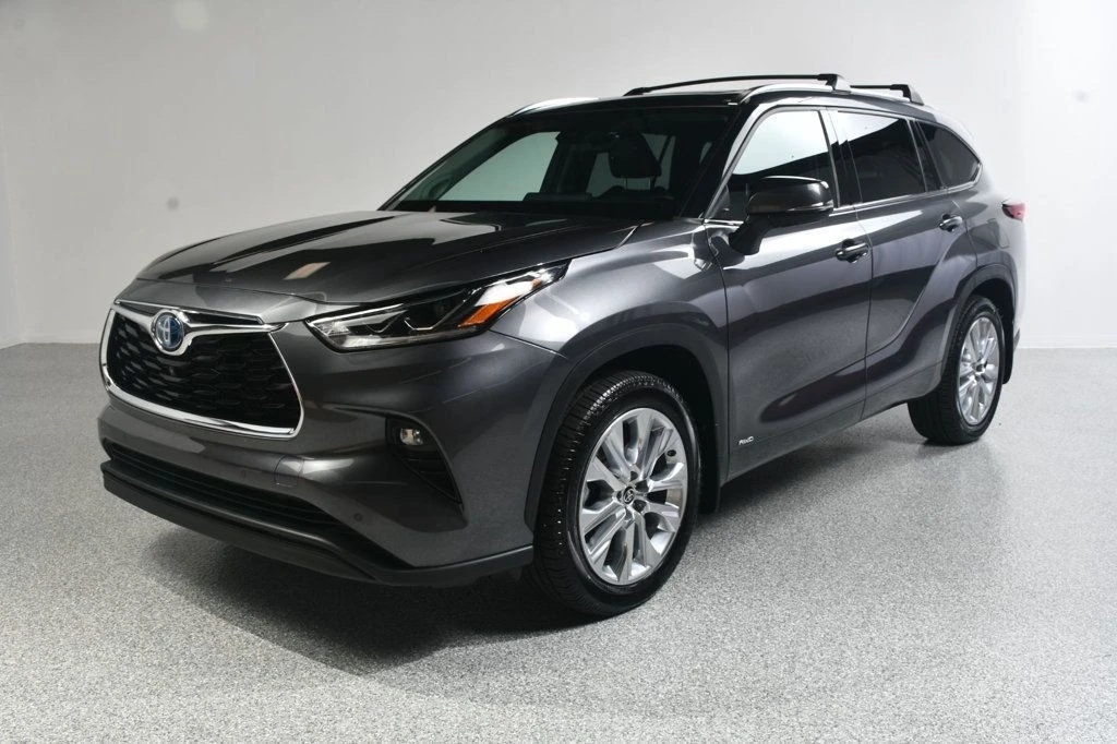 2022 Toyota Highlander - Image 2 of 12