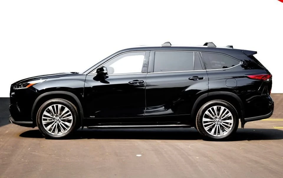 2022 Toyota Highlander - Image 2 of 15