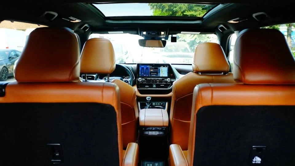 2022 Toyota Highlander - Image 7 of 15