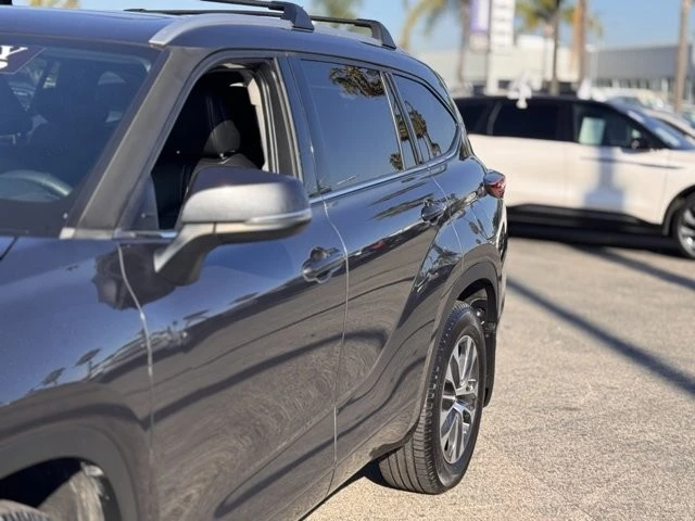 2022 Toyota Highlander - Image 9 of 12