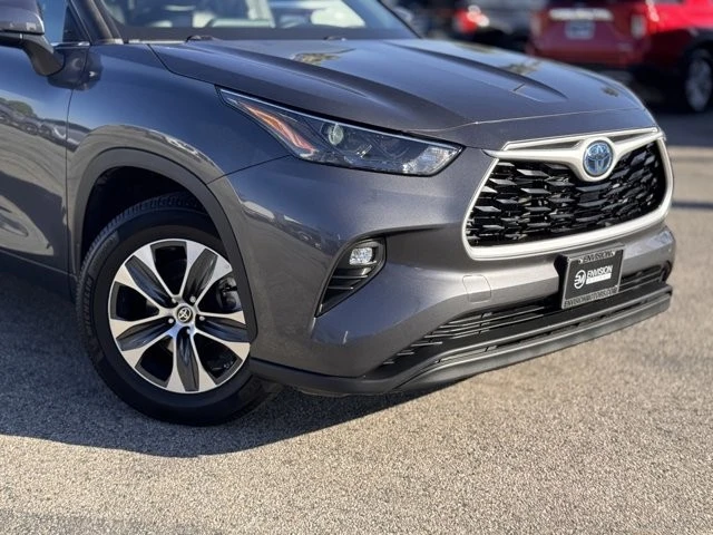 2022 Toyota Highlander - Image 3 of 12