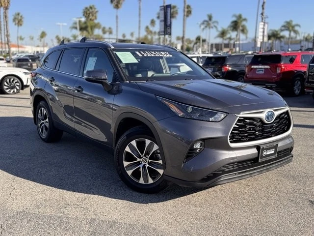 2022 Toyota Highlander - Image 2 of 12