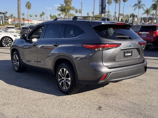 2022 Toyota Highlander - Image 10 of 12