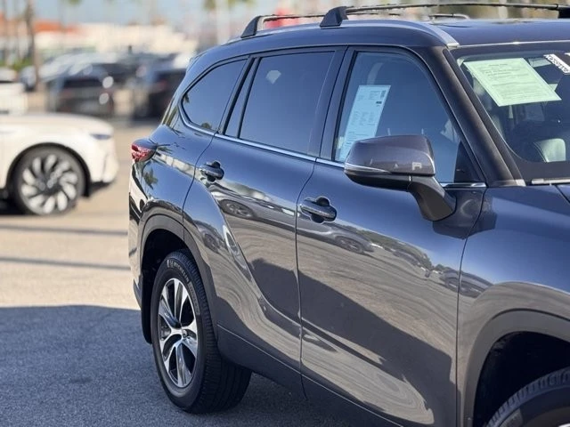 2022 Toyota Highlander - Image 5 of 12