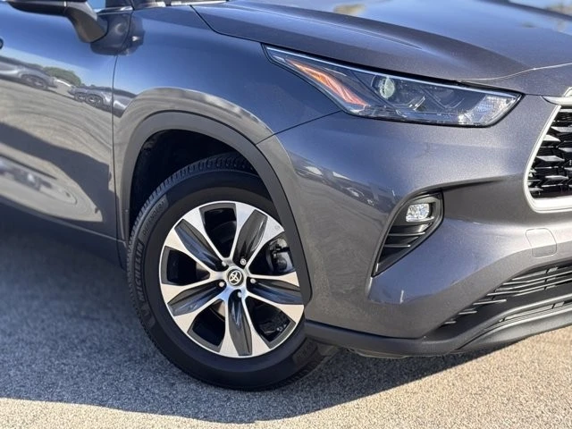 2022 Toyota Highlander - Image 4 of 12