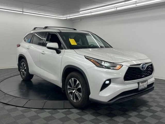 2022 Toyota Highlander - Image 2 of 9