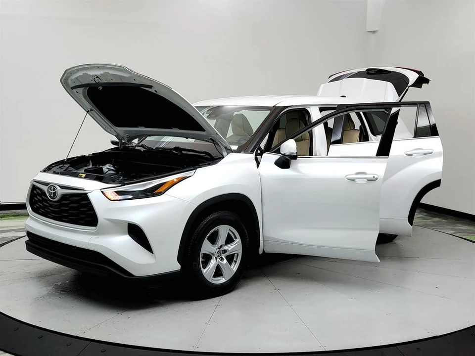 2022 Toyota Highlander - Image 9 of 12