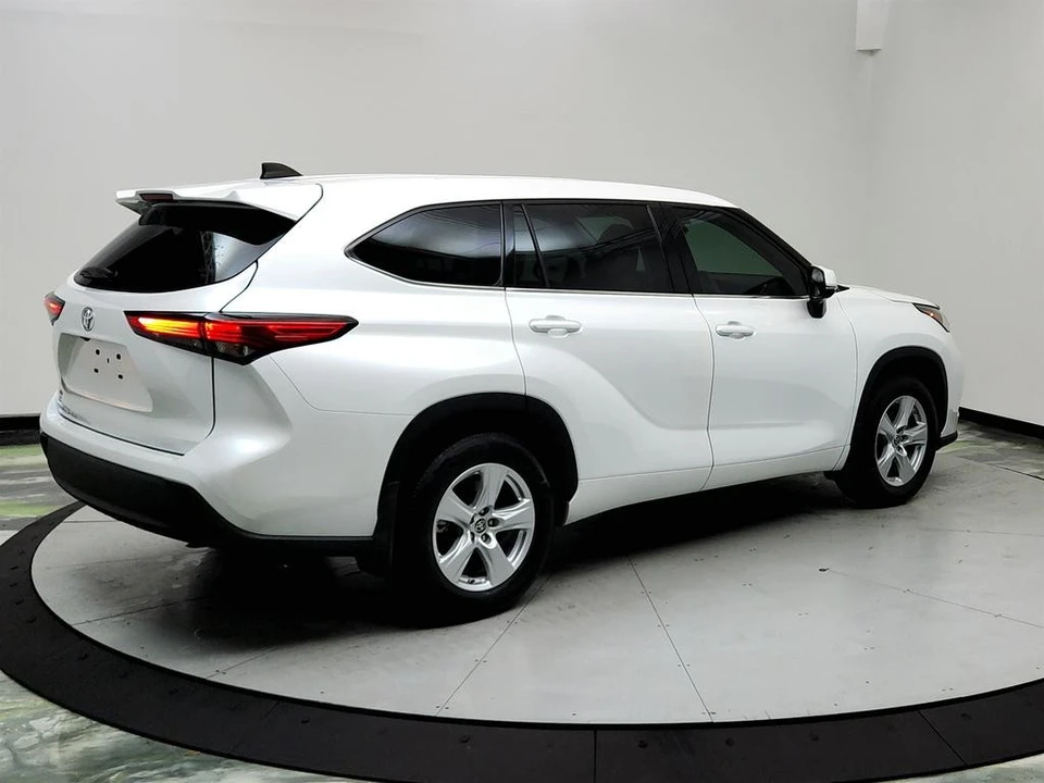 2022 Toyota Highlander - Image 5 of 12