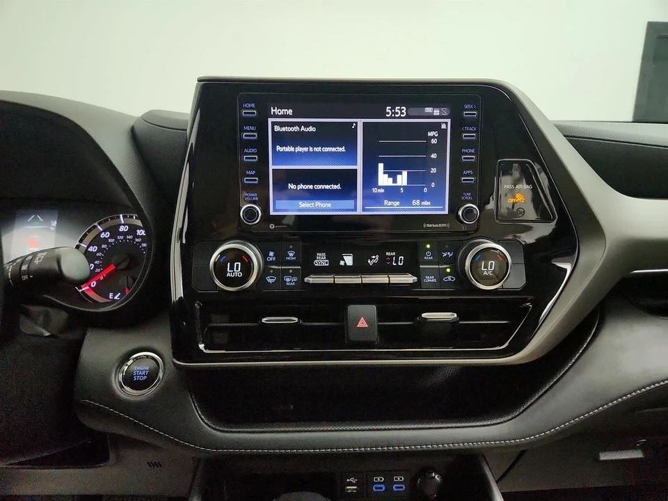 2022 Toyota Highlander - Image 11 of 21