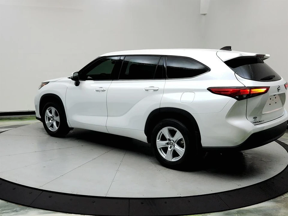 2022 Toyota Highlander - Image 7 of 12