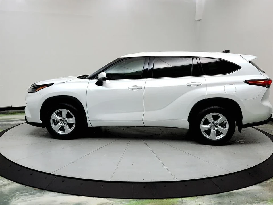 2022 Toyota Highlander - Image 5 of 21