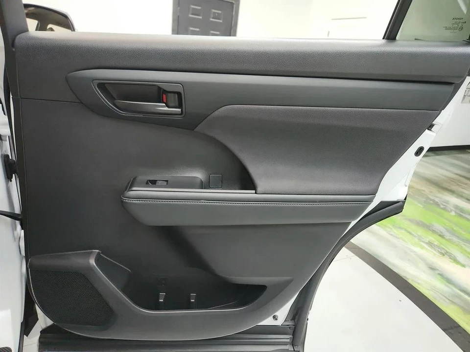 2022 Toyota Highlander - Image 18 of 21