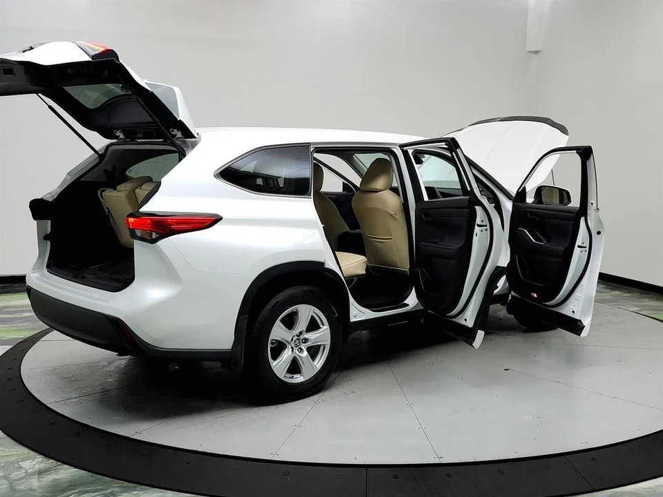 2022 Toyota Highlander - Image 8 of 21
