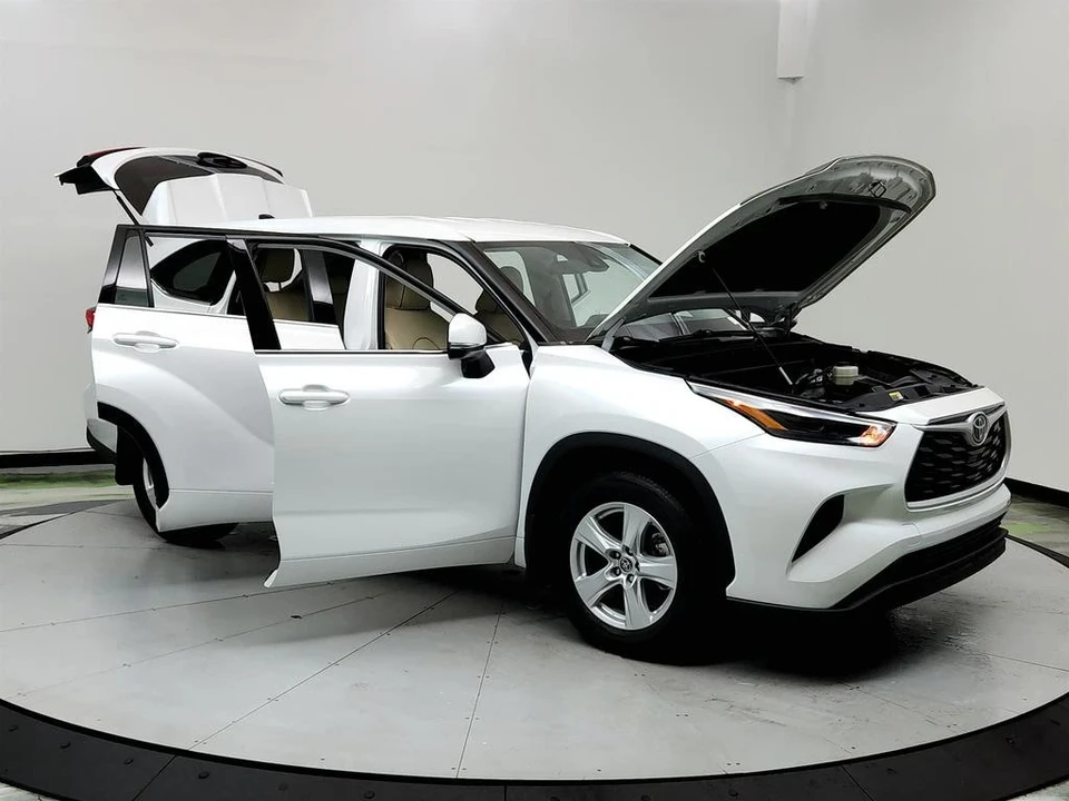 2022 Toyota Highlander - Image 7 of 21