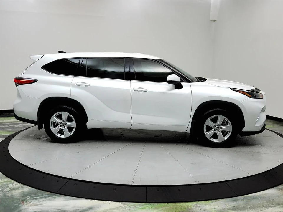 2022 Toyota Highlander - Image 4 of 12