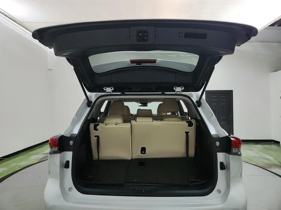 2022 Toyota Highlander - Image 19 of 21
