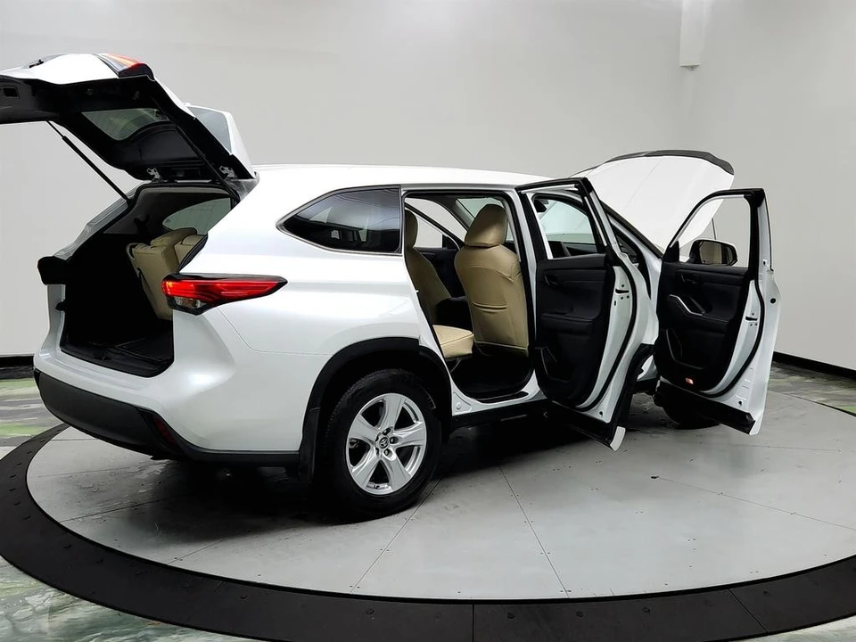 2022 Toyota Highlander - Image 11 of 12