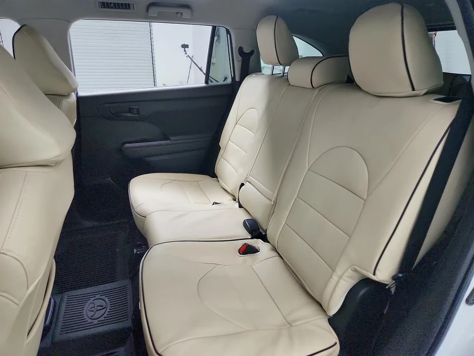 2022 Toyota Highlander - Image 13 of 21