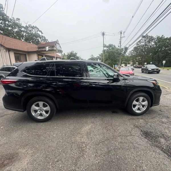 2022 Toyota Highlander - Image 7 of 12