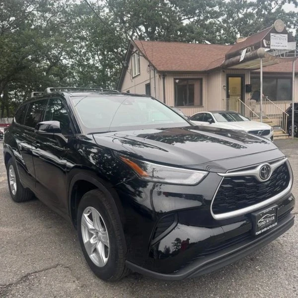 2022 Toyota Highlander - Image 8 of 12