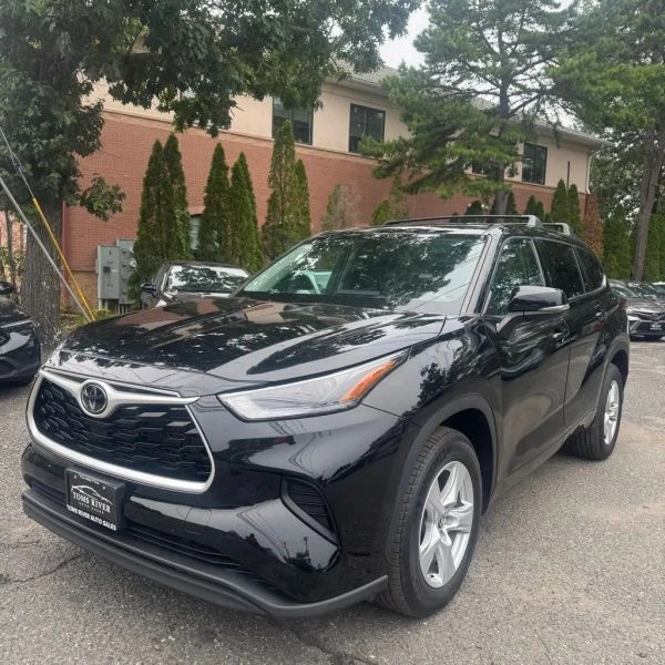 2022 Toyota Highlander - Image 2 of 12