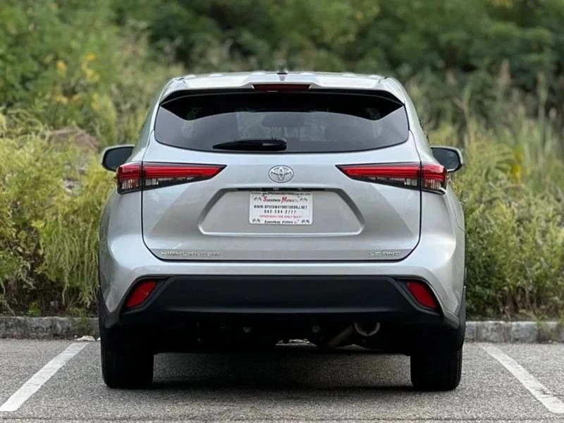 2022 Toyota Highlander - Image 7 of 12