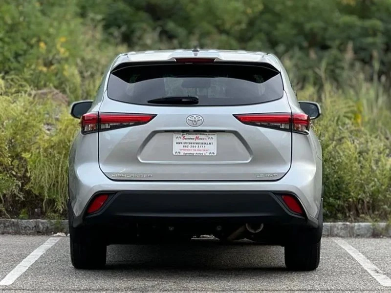 2022 Toyota Highlander - Image 7 of 12