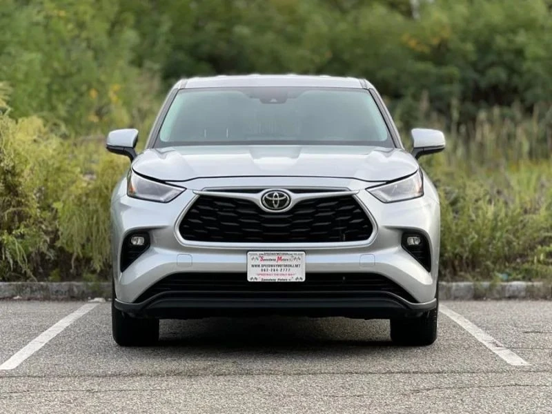 2022 Toyota Highlander - Image 3 of 12