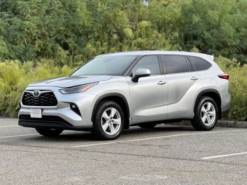 2022 Toyota Highlander - Image 4 of 12