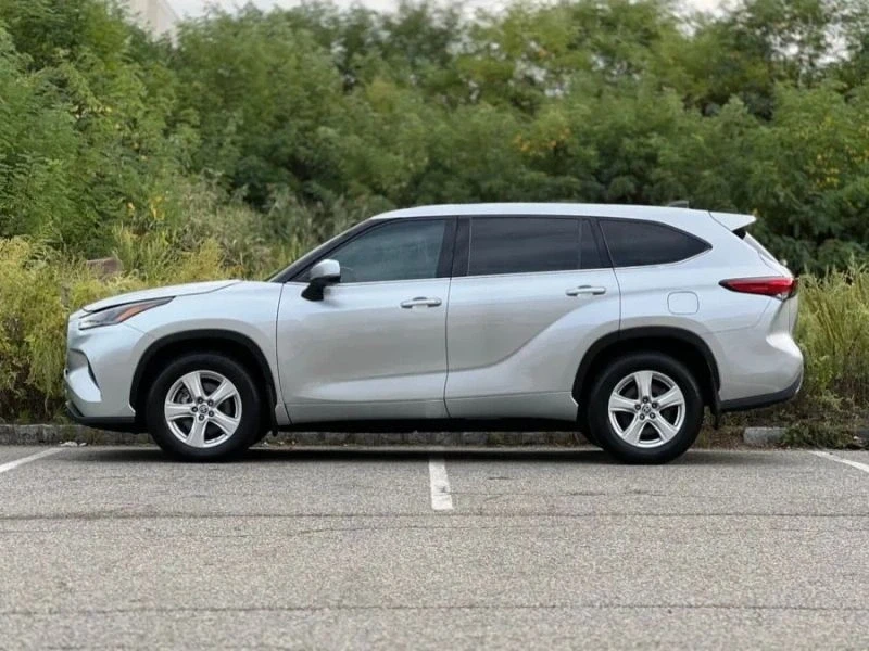 2022 Toyota Highlander - Image 5 of 12