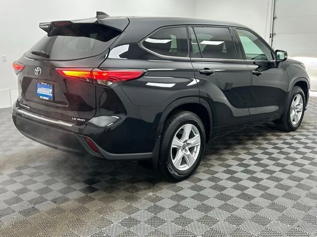 2022 Toyota Highlander - Image 10 of 12