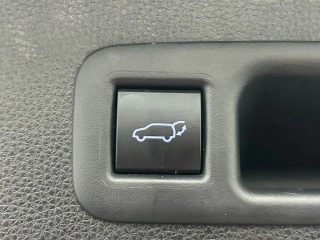 2022 Toyota Highlander - Image 8 of 12