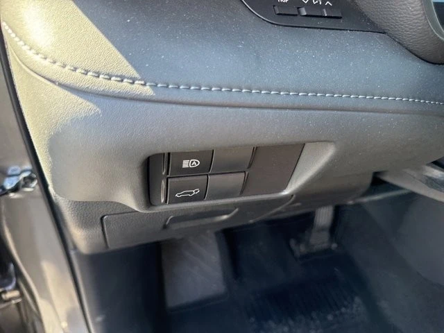 2022 Toyota Highlander - Image 8 of 12