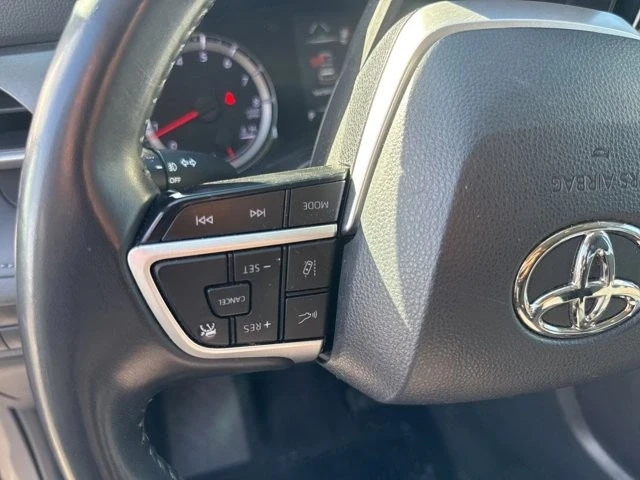 2022 Toyota Highlander - Image 9 of 12