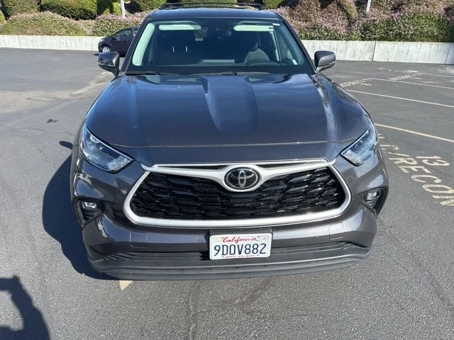 2022 Toyota Highlander - Image 2 of 12