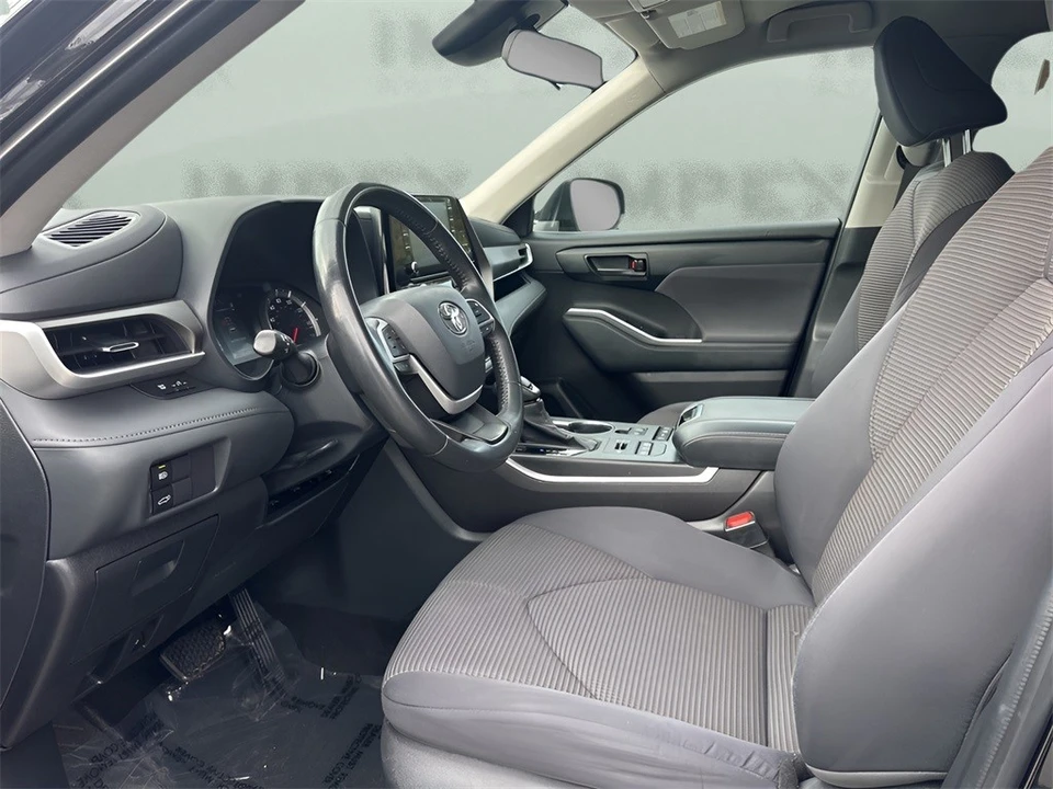 2022 Toyota Highlander - Image 9 of 12