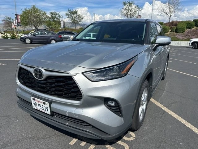 2022 Toyota Highlander - Image 2 of 13