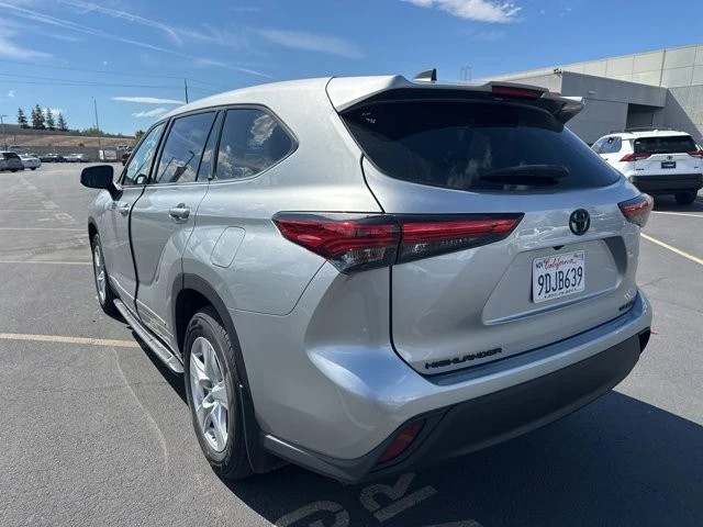 2022 Toyota Highlander - Image 3 of 13