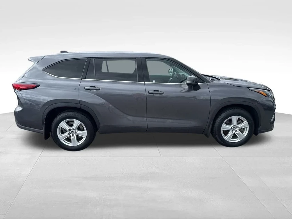 2022 Toyota Highlander - Image 6 of 12