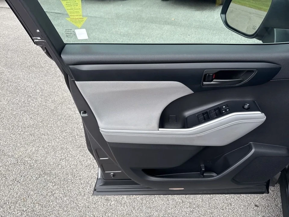 2022 Toyota Highlander - Image 10 of 12